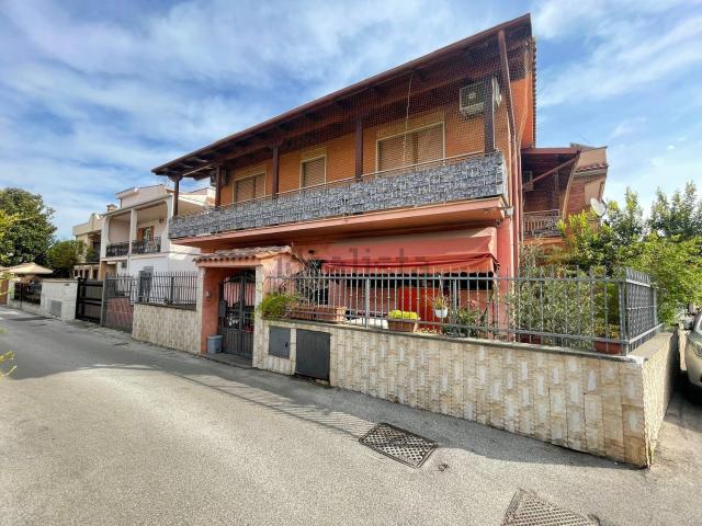 Villetta indipendente in vendita di 190 m² in Via Miglianico