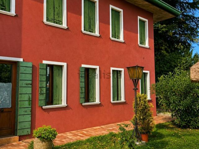Villetta indipendente in vendita di 190 m² in Via Mussetta di Sopra