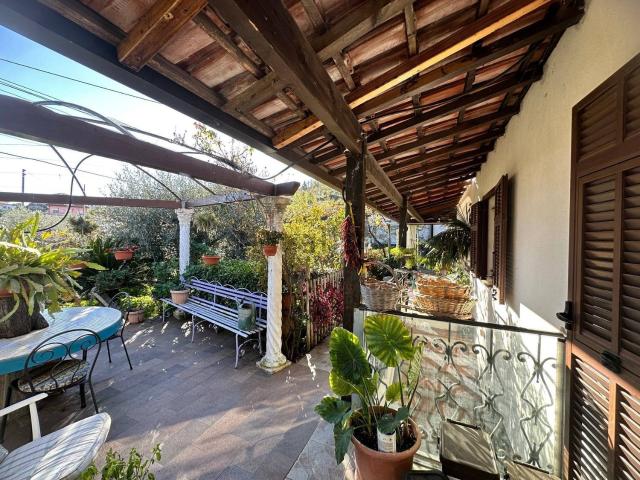 Villetta indipendente in vendita di 190 m² in Via Solaro Rapalin