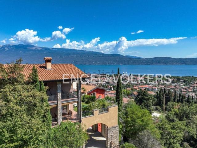 Villetta indipendente in vendita di 190 m² in Via San Ambrogio