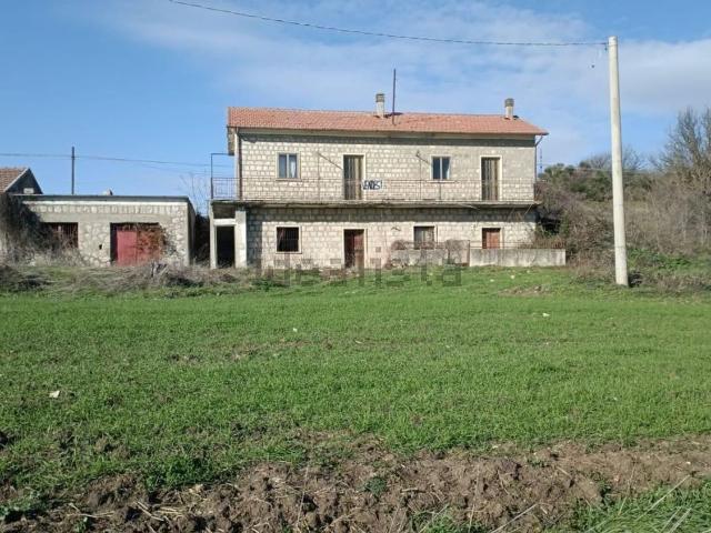 Villetta indipendente in vendita di 190 m² in Via PER MONTE PIERNO
