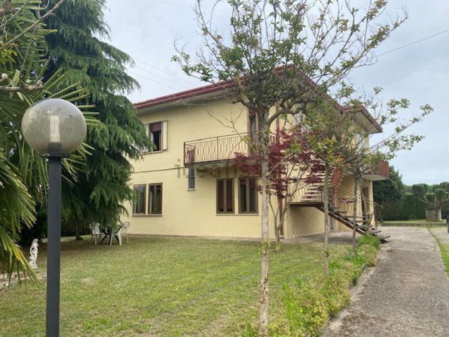 Villetta indipendente in vendita di 190 m² in Via Roma