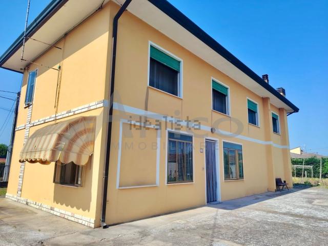 Villetta indipendente in vendita di 230 m² in Via Roma