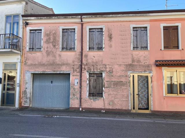 Villetta indipendente in vendita di 190 m² in Via Roma