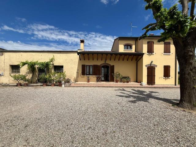 Villetta indipendente in vendita di 190 m² in Via Roma