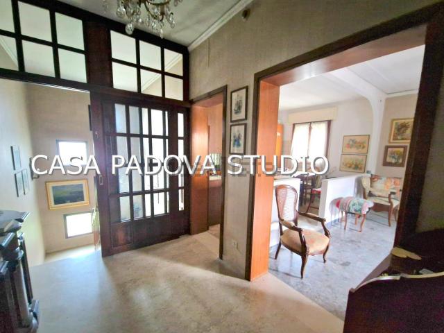 Villetta indipendente in vendita di 190 m² in Via tencarola