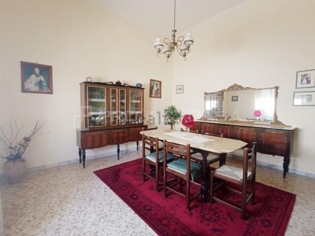 Villetta indipendente in vendita di 190 m² in Via V. Alfieri