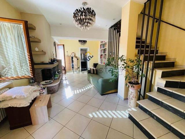 Villetta indipendente in vendita di 190 m² in Via valle d&apos oro