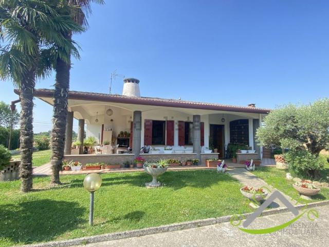 Villetta indipendente in vendita di 190 m² in Via Villa