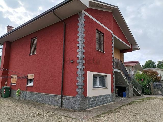 Villetta indipendente in vendita di 190 m² in Strada Lomellina