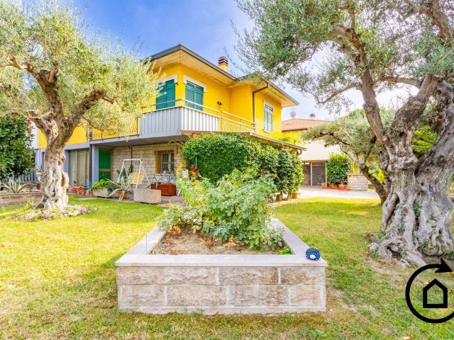 Villetta indipendente in vendita di 191 m² in Via Andrea Dragoni, 100