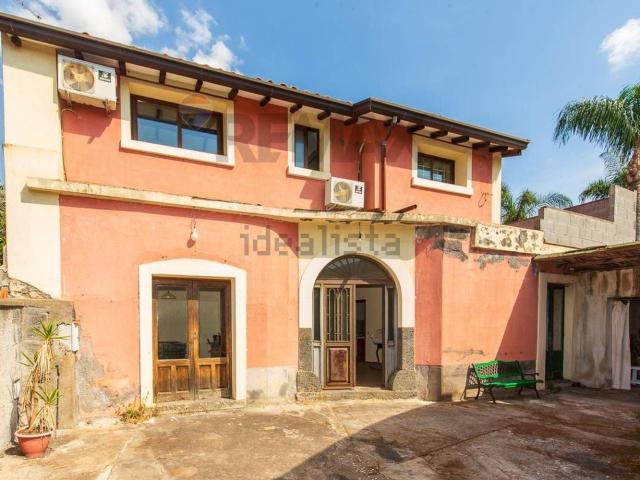 Villetta indipendente in vendita di 191 m² in Via San Nicolò, 103