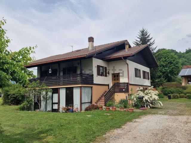 Villetta indipendente in vendita di 192 m² in Via Agordo, 385