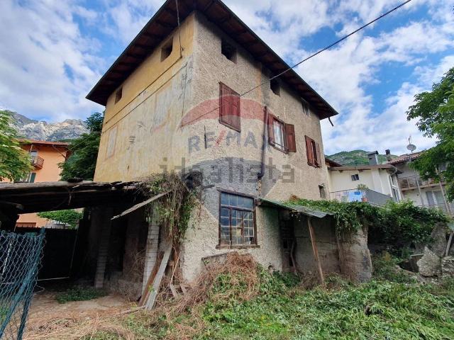 Villetta indipendente in vendita di 192 m² in Via Maddalena Spagnolli