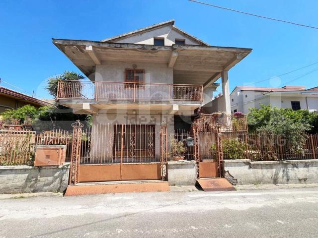 Villetta indipendente in vendita di 192 m² in Via Vittorio Bachelet