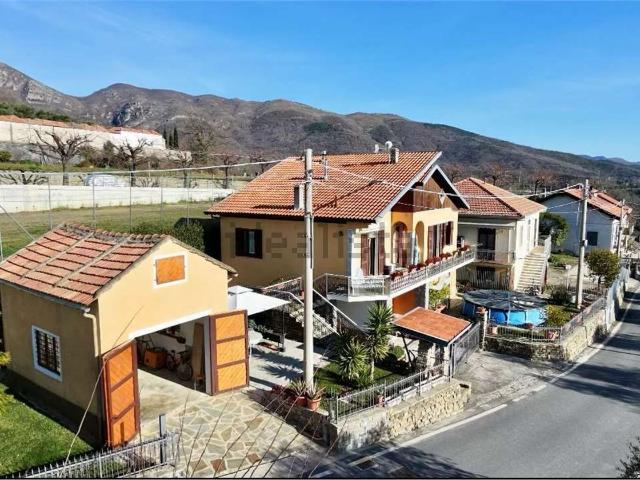 Villetta indipendente in vendita di 193 m² in Via Capitolo, 7