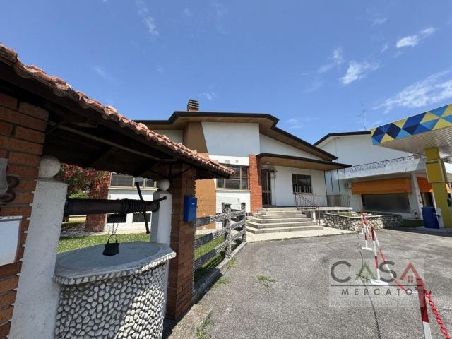 Villetta indipendente in vendita di 193 m² in Via Sclavons