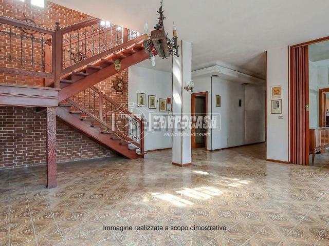 Villetta indipendente in vendita di 193 m² in Via Torraccia