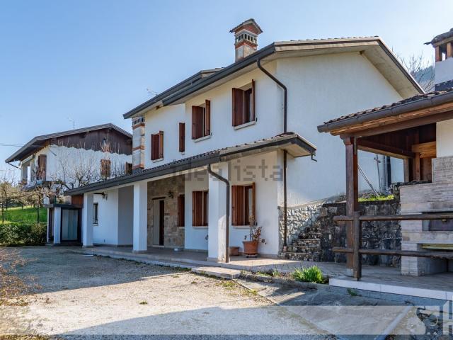 Villetta indipendente in vendita di 193 m² in Frazione Stabie, 6