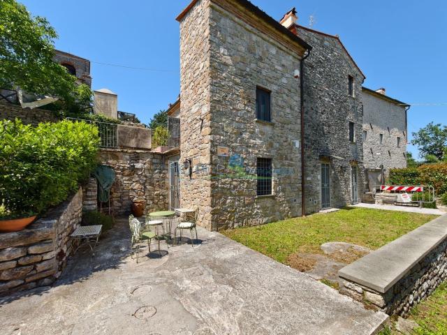 Villetta indipendente in vendita di 194 m² in Via Castello di Monsummano Alto