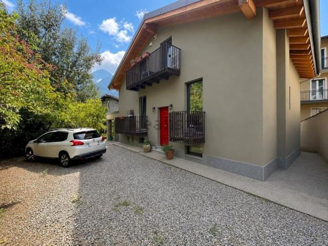 Villetta indipendente in vendita di 194 m² in Via Évançon