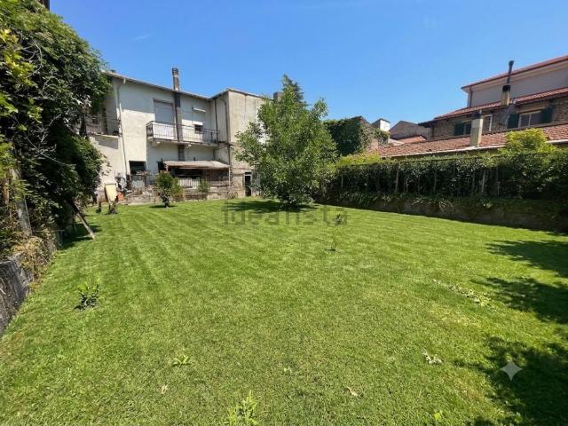 Villetta indipendente in vendita di 194 m² in Via Lunghi Scarella