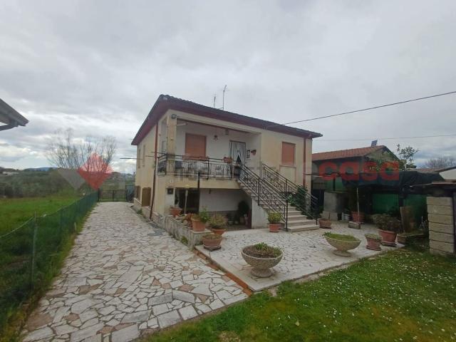 Villetta indipendente in vendita di 194 m² in Via Marzi