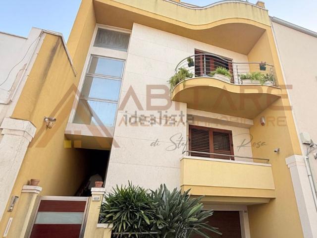 Villetta indipendente in vendita di 194 m² in Via Palestro, 464