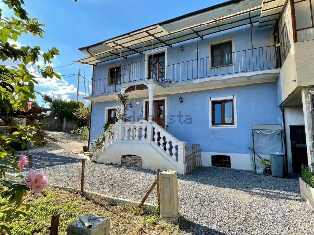Villetta indipendente in vendita di 194 m² in Strada San Pietro Coste, 2