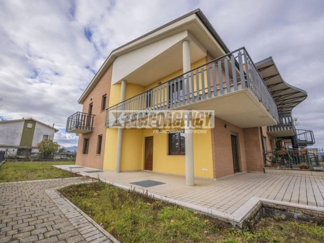 Villetta indipendente in vendita di 194 m² in Strada Provinciale 129