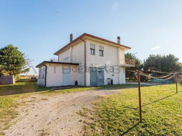 Villetta indipendente in vendita di 195 m² in Via Monticelli