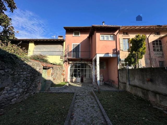 Villetta indipendente in vendita di 195 m² in Via Pietro Lanfranchi, 1