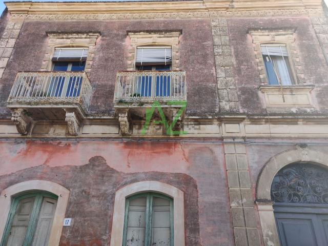 Villetta indipendente in vendita di 195 m² in Via Roma, 19