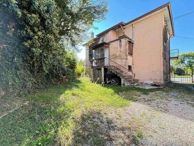 Villetta indipendente in vendita di 195 m² in Via Zermanese