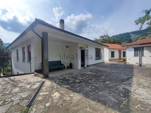 Villetta indipendente in vendita di 195 m² in Frazione Camposoprano