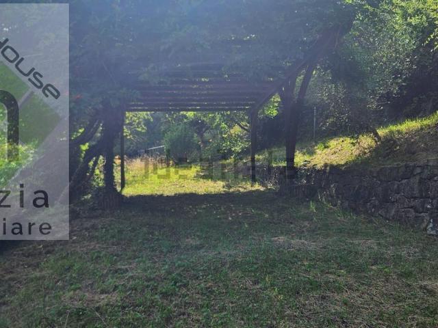 Villetta indipendente in vendita di 196 m² in Via Alessandro Manzoni