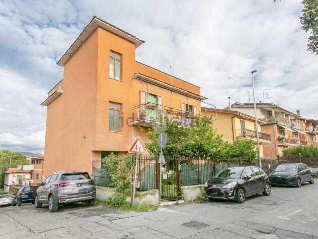 Villetta indipendente in vendita di 196 m² in Via della Torre, 46