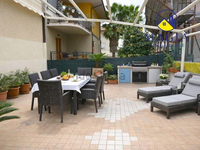 Villetta indipendente in vendita di 196 m² in Via Nino Bixio, 29