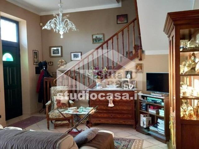 Villetta indipendente in vendita di 196 m² in Via Vittorio Veneto