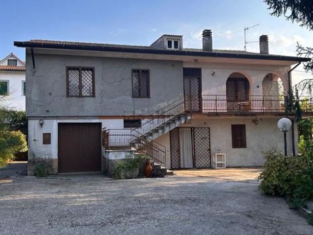 Villetta indipendente in vendita di 196 m² in Contrada La Fossa