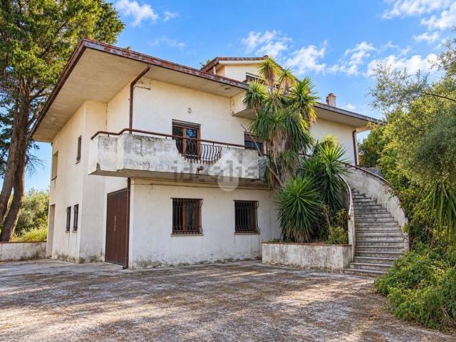 Villetta indipendente in vendita di 196 m² in Contrada San Pietro
