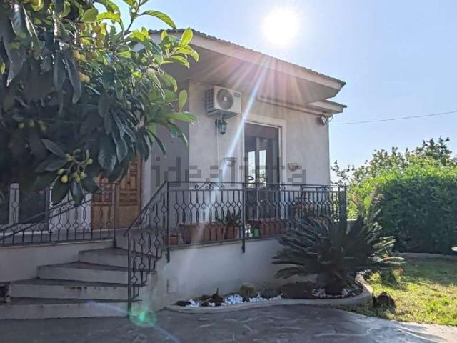Villetta indipendente in vendita di 197 m² in Via Damiano Mancuso, 37