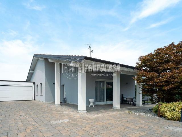 Villetta indipendente in vendita di 197 m² in Via del Convento