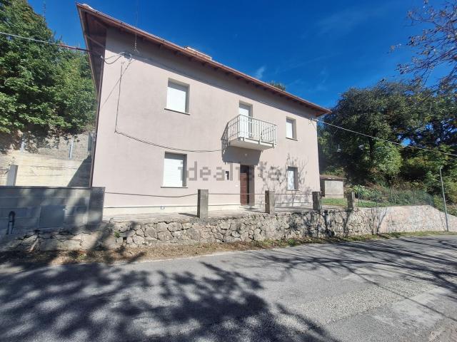 Villetta indipendente in vendita di 197 m² in Via I Maggio, 156