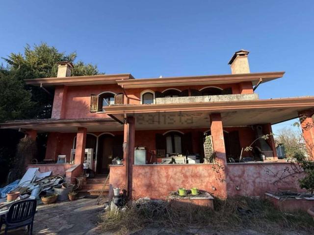 Villetta indipendente in vendita di 197 m² in Via Montello, 58