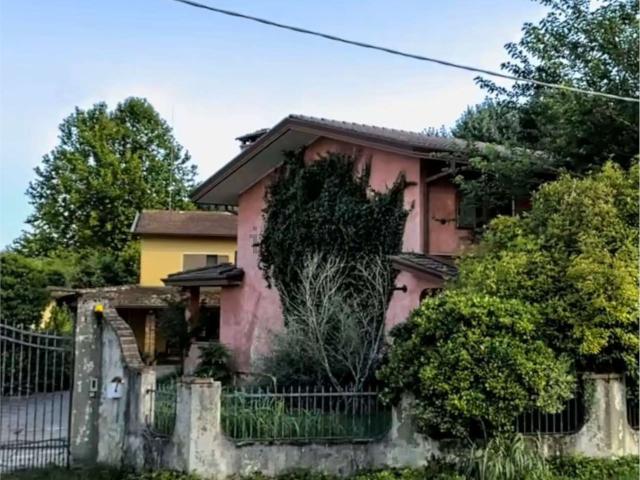 Villetta indipendente in vendita di 197 m² in Via Montello, 58