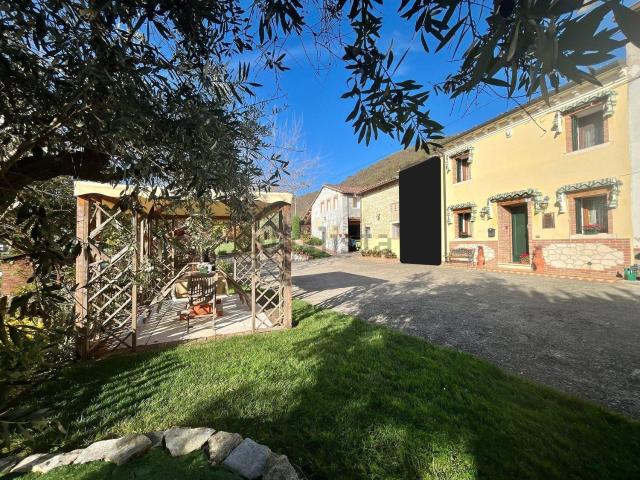 Villetta indipendente in vendita di 197 m² in Via Vigazzola, 27