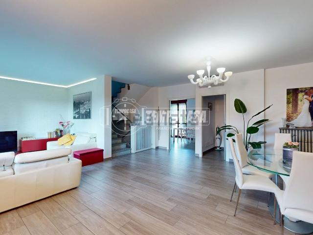Villetta indipendente in vendita di 197 m² in Viale Francesco Camoletto, 12