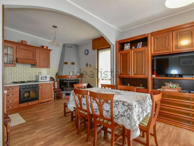 Villetta indipendente in vendita di 197 m² in Frazione Cadelpicco