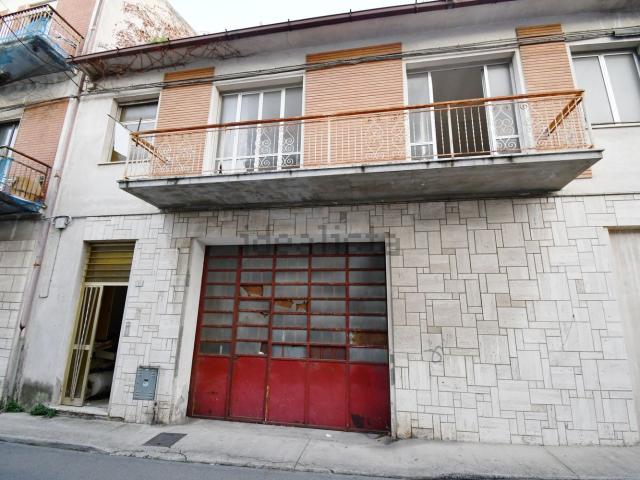 Villetta indipendente in vendita di 198 m² in Via Giuseppe Verdi